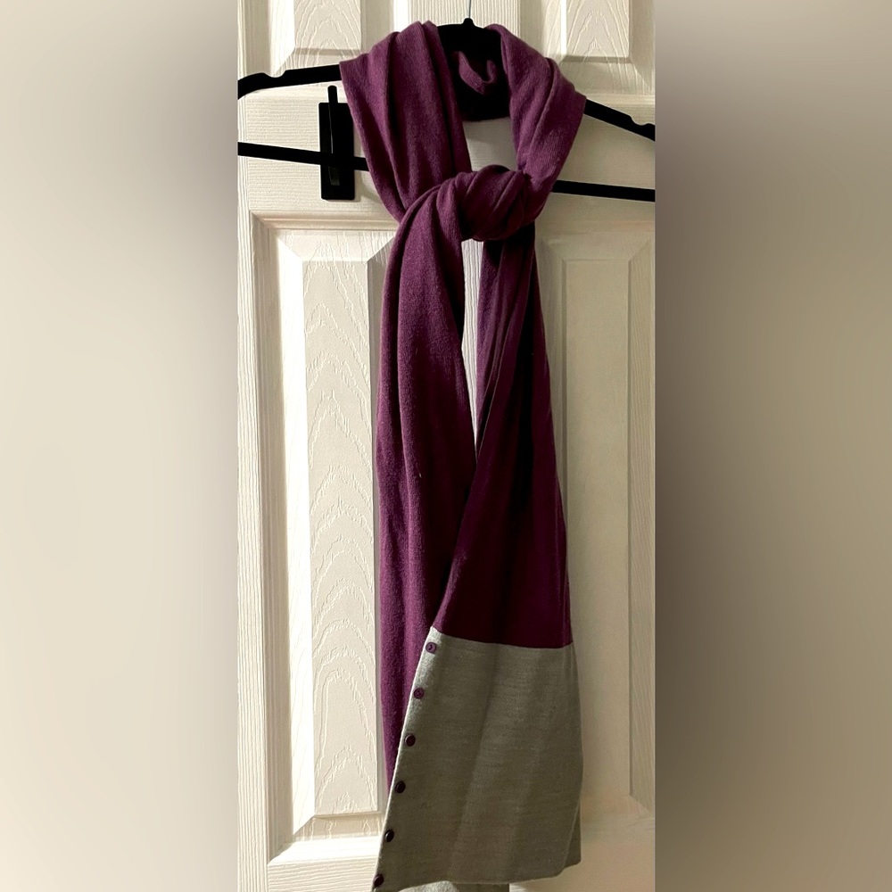 Women’s GAP scarf- Purple & Gray, One Size
